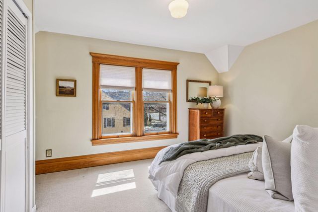 221 11th Avenue N, Hopkins, MN 55343