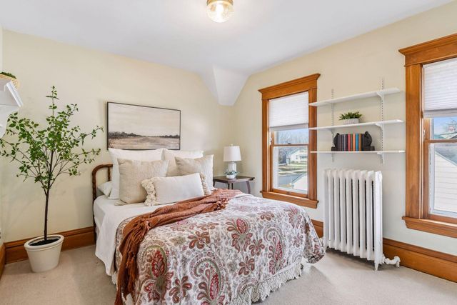 221 11th Avenue N, Hopkins, MN 55343