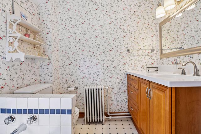 221 11th Avenue N, Hopkins, MN 55343