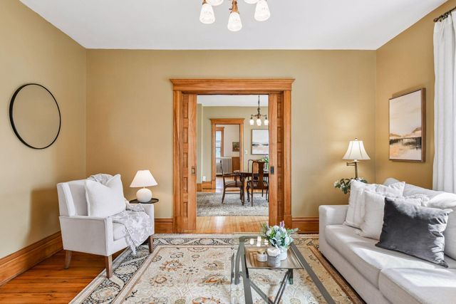 221 11th Avenue N, Hopkins, MN 55343