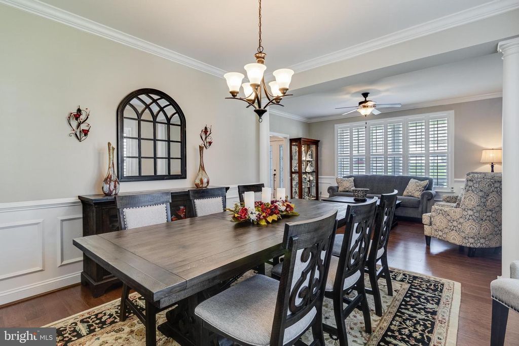 Image 10 of property listing at 6912 SOUTH ZELKOVA CT, La Plata, MD 20646