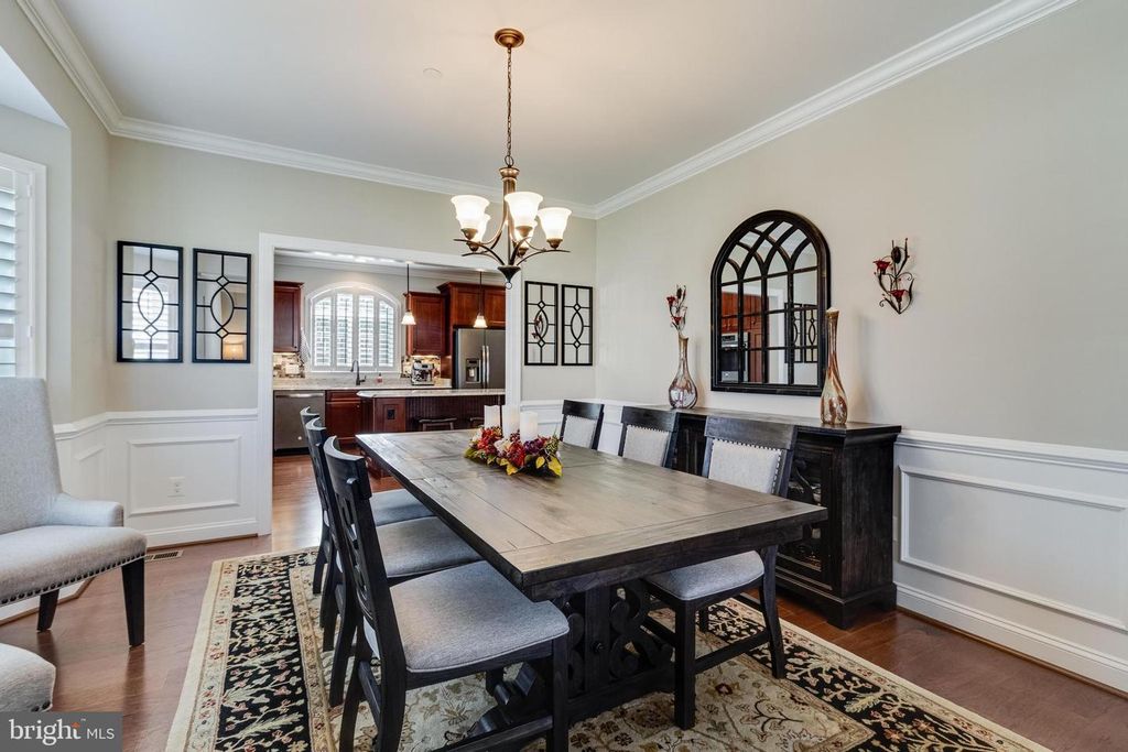 Image 13 of property listing at 6912 SOUTH ZELKOVA CT, La Plata, MD 20646