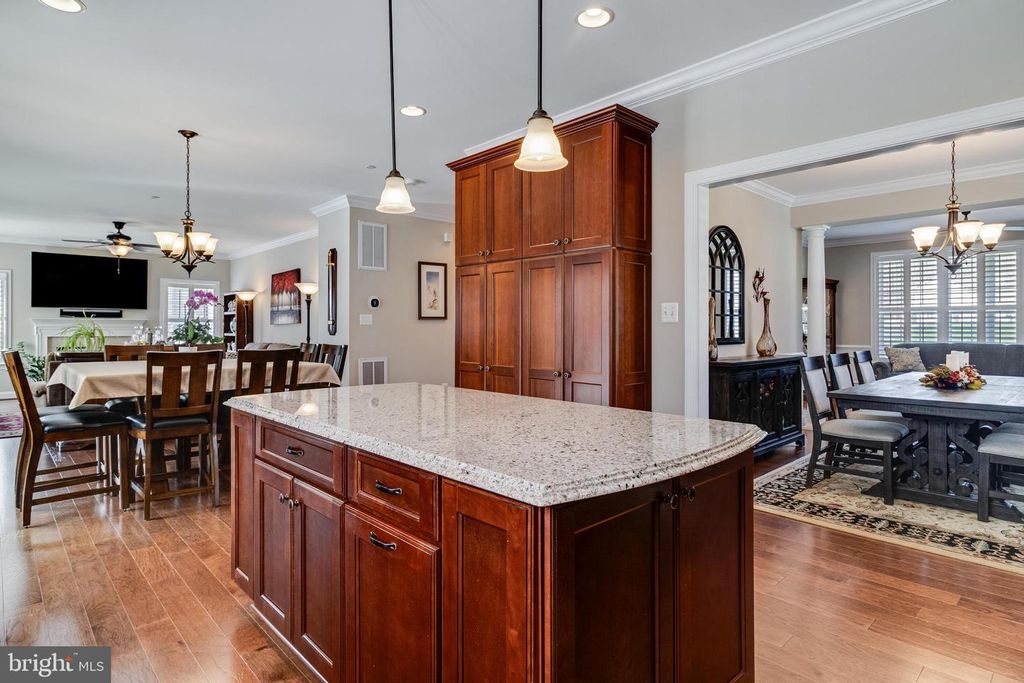 Image 18 of property listing at 6912 SOUTH ZELKOVA CT, La Plata, MD 20646