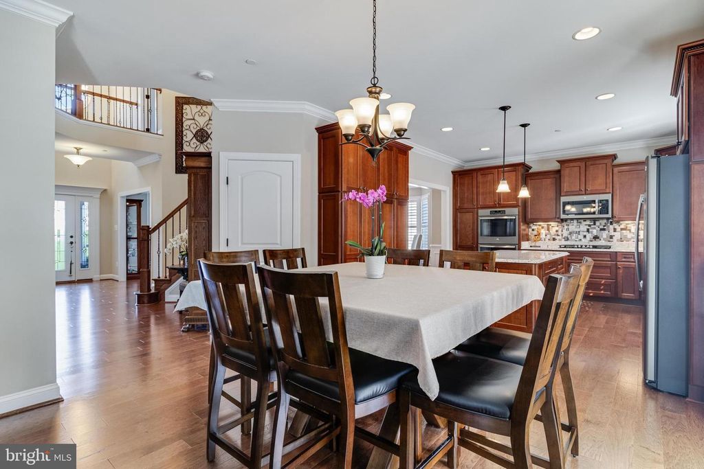 Image 19 of property listing at 6912 SOUTH ZELKOVA CT, La Plata, MD 20646