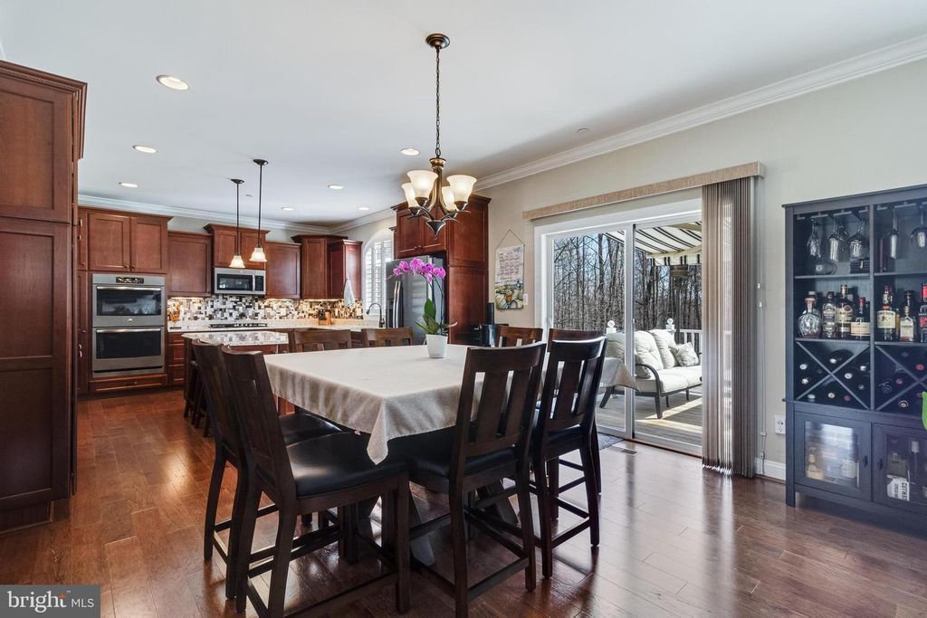 Image 20 of property listing at 6912 SOUTH ZELKOVA CT, La Plata, MD 20646