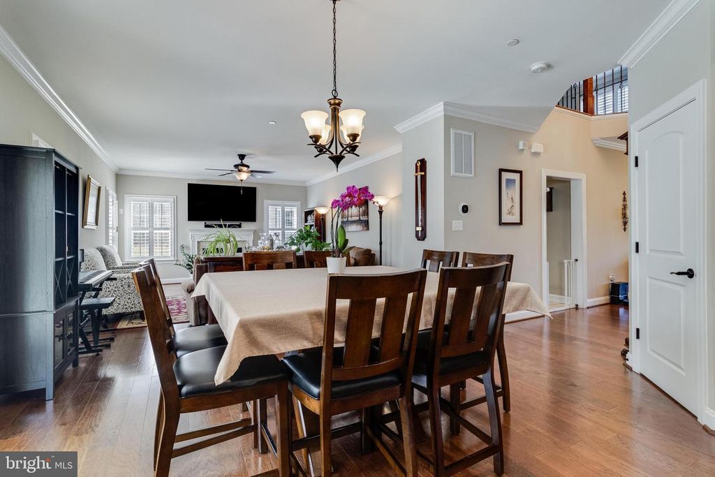 Image 22 of property listing at 6912 SOUTH ZELKOVA CT, La Plata, MD 20646
