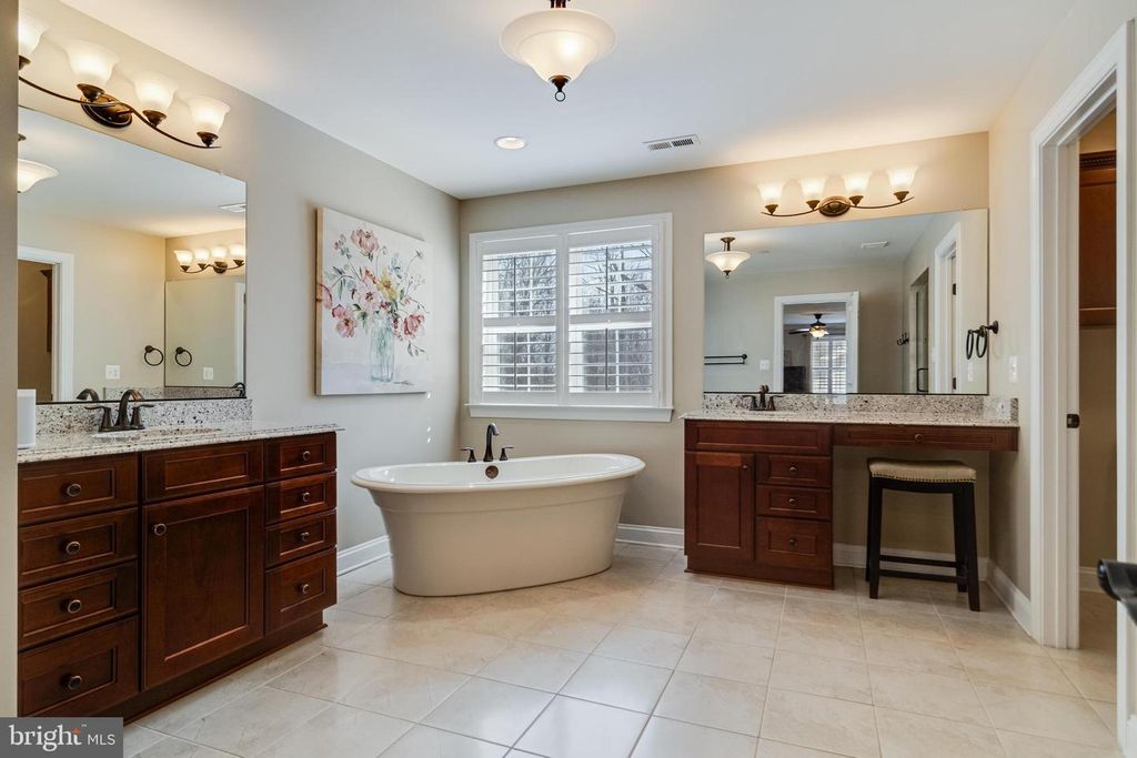 Image 37 of property listing at 6912 SOUTH ZELKOVA CT, La Plata, MD 20646