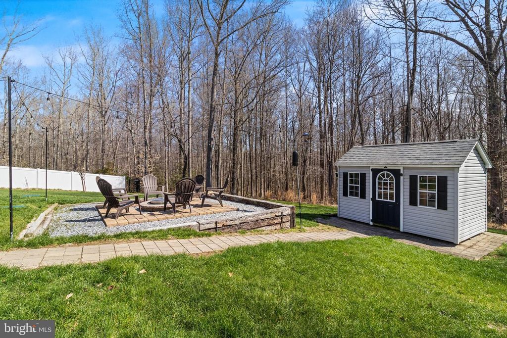 Image 69 of property listing at 6912 SOUTH ZELKOVA CT, La Plata, MD 20646