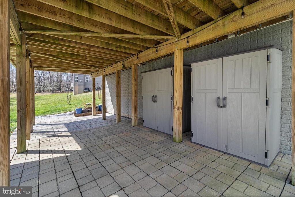 Image 70 of property listing at 6912 SOUTH ZELKOVA CT, La Plata, MD 20646