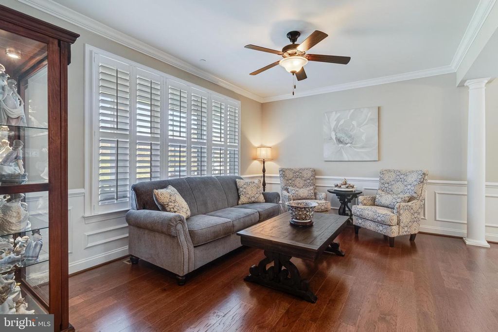 Image 8 of property listing at 6912 SOUTH ZELKOVA CT, La Plata, MD 20646