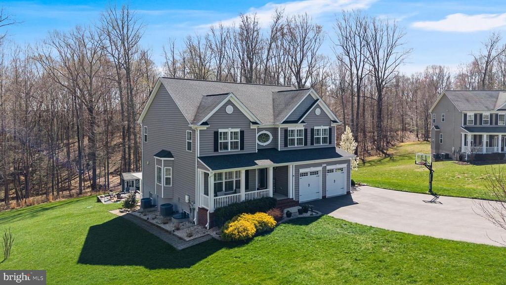 Image 89 of property listing at 6912 SOUTH ZELKOVA CT, La Plata, MD 20646