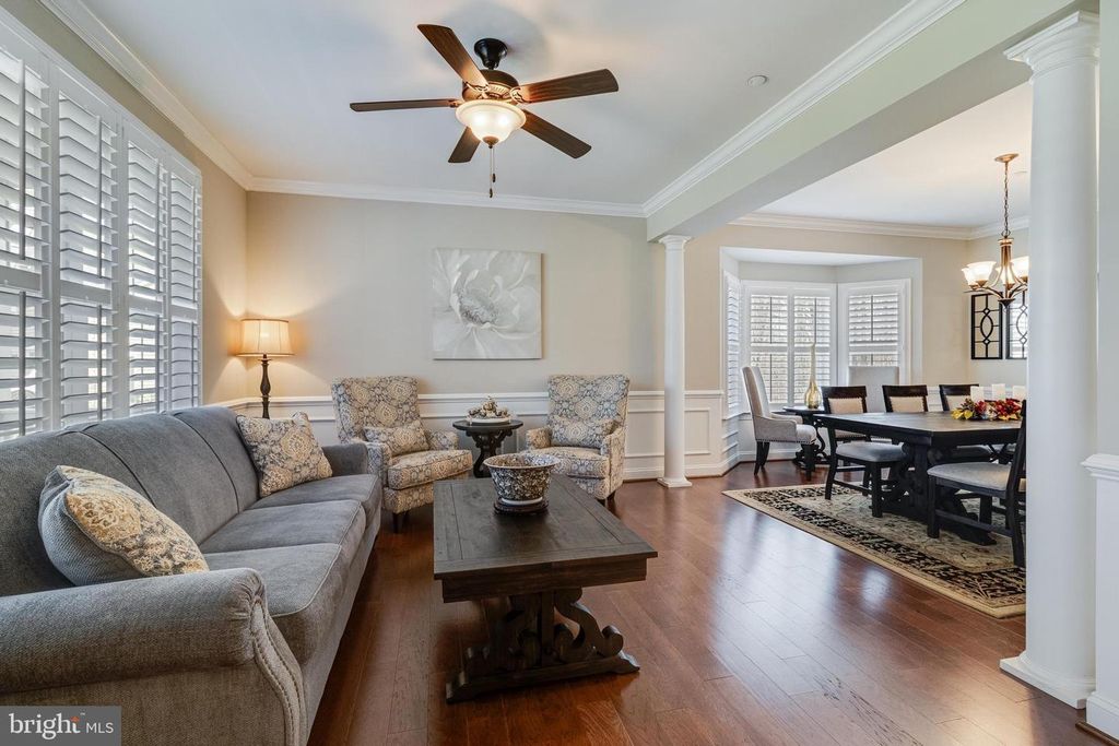 Image 9 of property listing at 6912 SOUTH ZELKOVA CT, La Plata, MD 20646