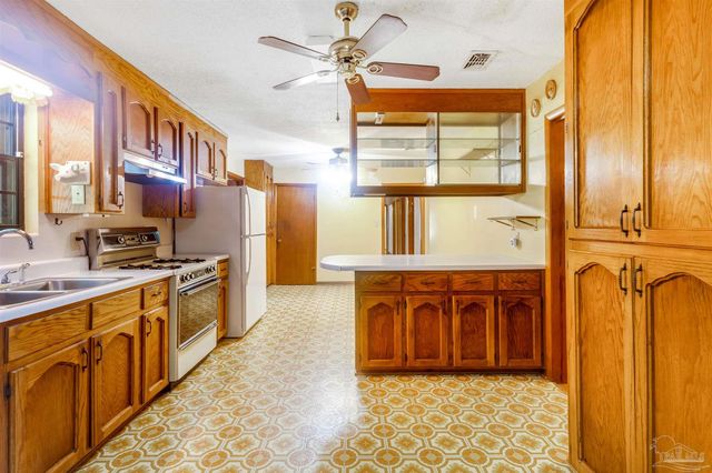 6598 Dewrell Sq, Pensacola, FL 32504