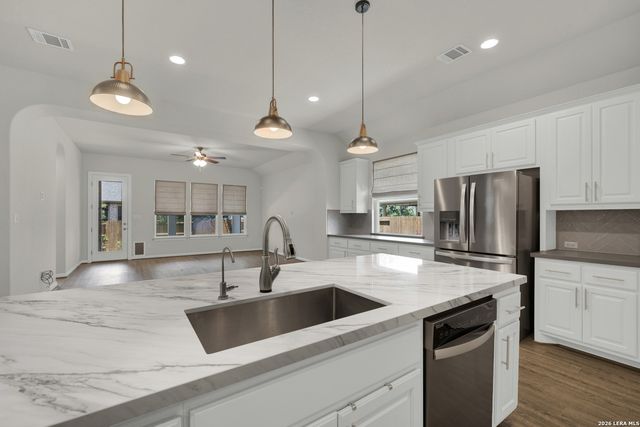 2184 ZACHRY DR, New Braunfels, TX 78132