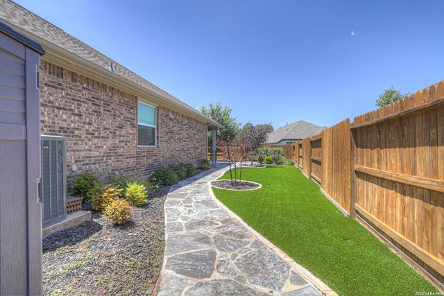 2184 ZACHRY DR, New Braunfels, TX 78132