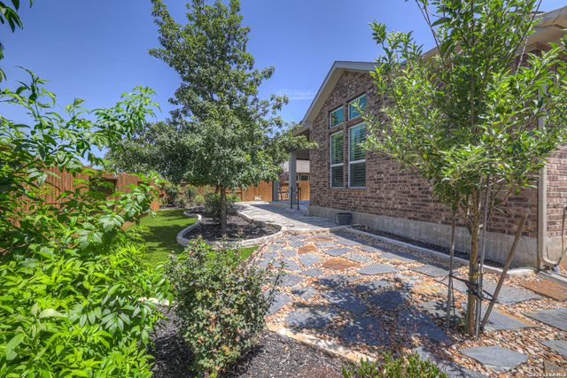 2184 ZACHRY DR, New Braunfels, TX 78132