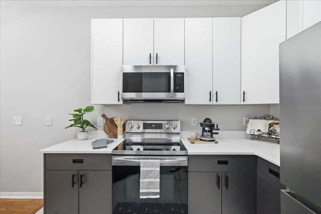 752 VALLANCE WAY NE, St Petersburg, FL 33716