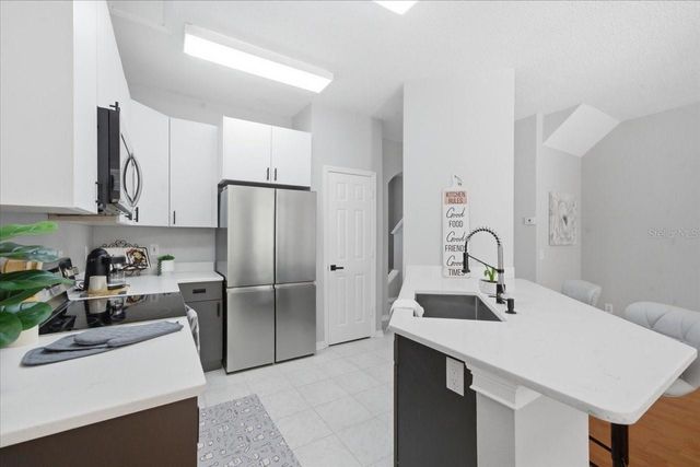 752 VALLANCE WAY NE, St Petersburg, FL 33716