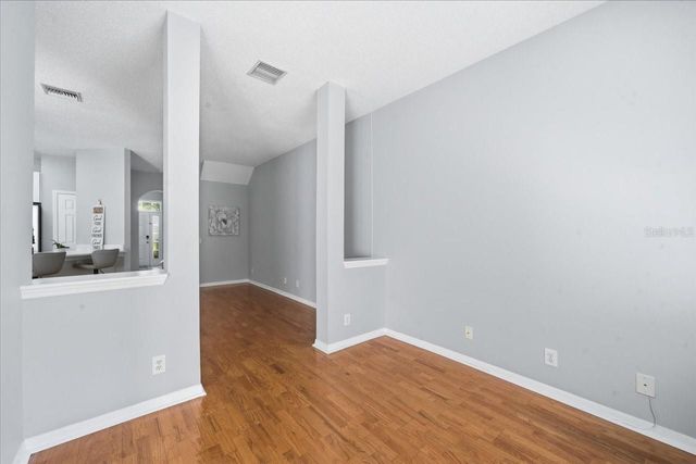 752 VALLANCE WAY NE, St Petersburg, FL 33716