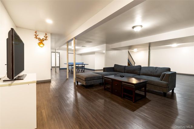 12 Bolton Drive, Manhasset, NY 11030