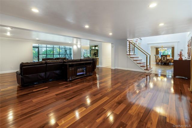 12 Bolton Drive, Manhasset, NY 11030