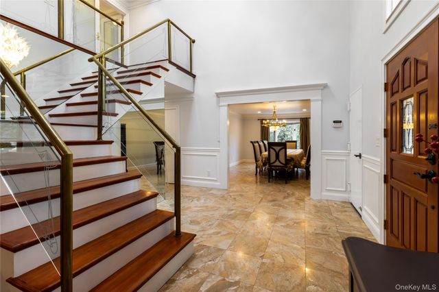 12 Bolton Drive, Manhasset, NY 11030