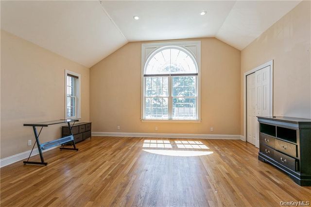 39 Croydon Road, Yonkers, NY 10710