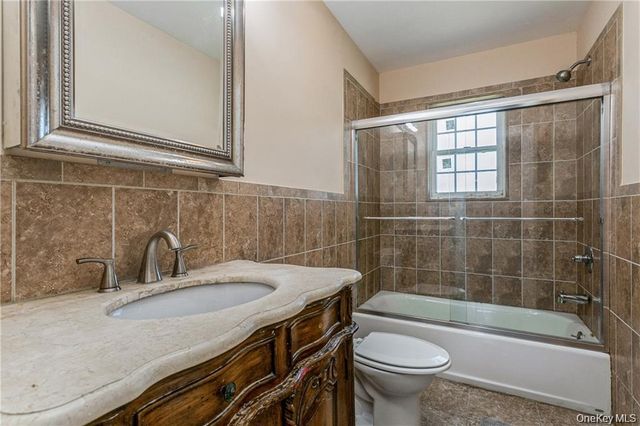 39 Croydon Road, Yonkers, NY 10710