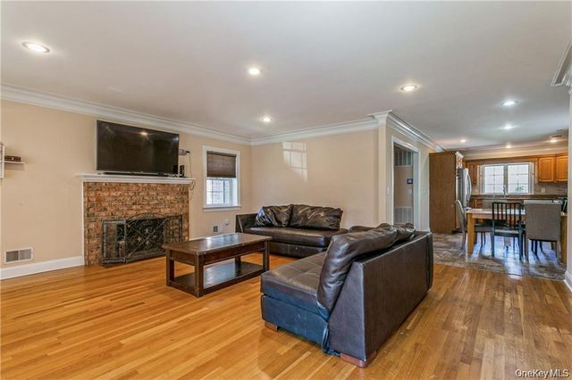 39 Croydon Road, Yonkers, NY 10710