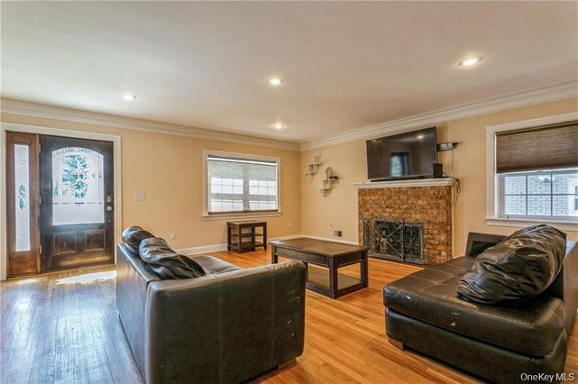 39 Croydon Road, Yonkers, NY 10710