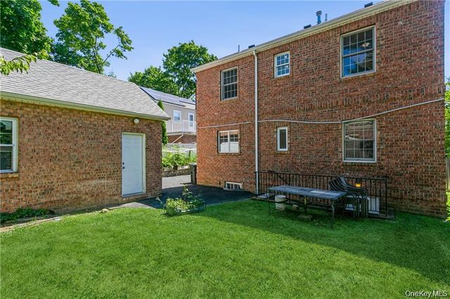 39 Croydon Road, Yonkers, NY 10710