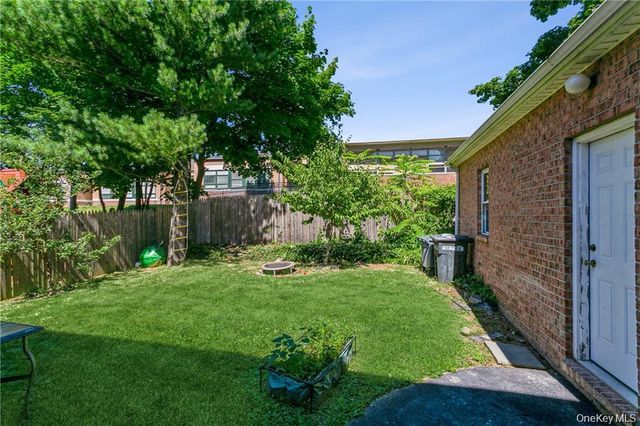 39 Croydon Road, Yonkers, NY 10710