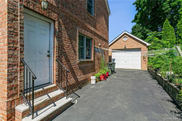 39 Croydon Road, Yonkers, NY 10710