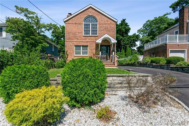 39 Croydon Road, Yonkers, NY 10710