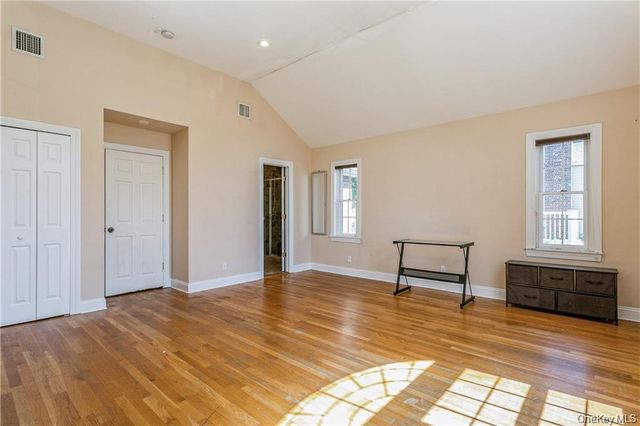 39 Croydon Road, Yonkers, NY 10710