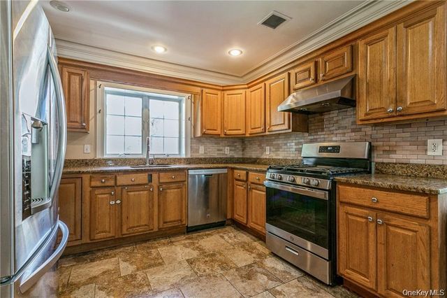 39 Croydon Road, Yonkers, NY 10710