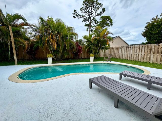 6135 Drake Street, Jupiter, FL 33458