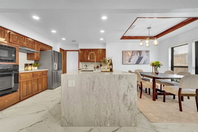 2424 Valley Frg, Richardson, TX 75080