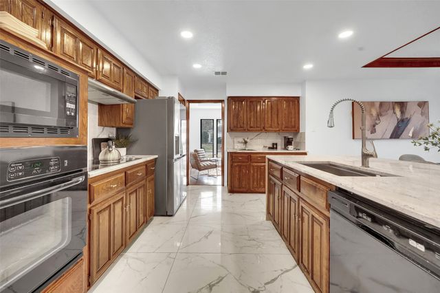 2424 Valley Frg, Richardson, TX 75080