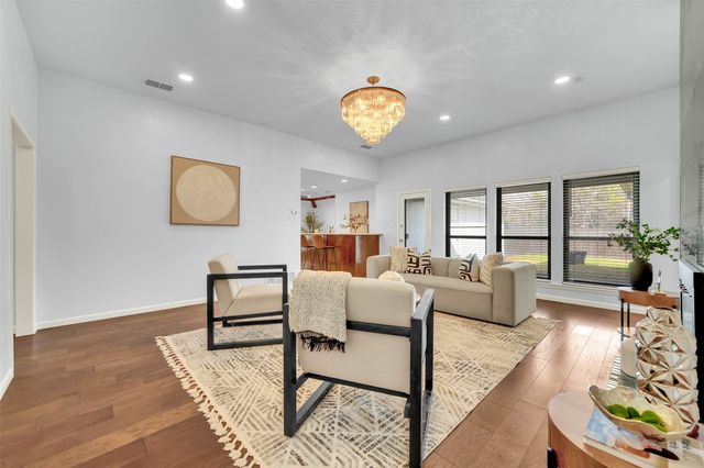 2424 Valley Frg, Richardson, TX 75080