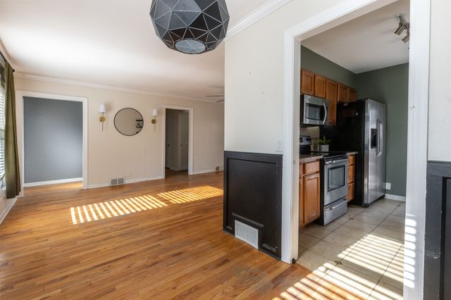 6811 Maryland Drive, Urbandale, IA 50322