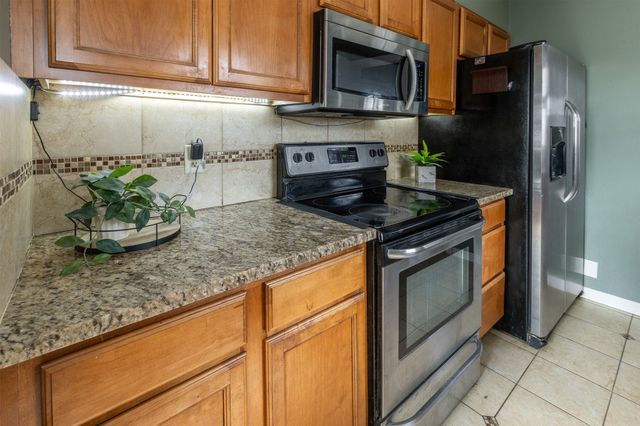 6811 Maryland Drive, Urbandale, IA 50322