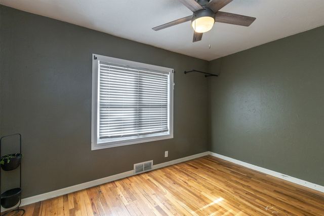 6811 Maryland Drive, Urbandale, IA 50322