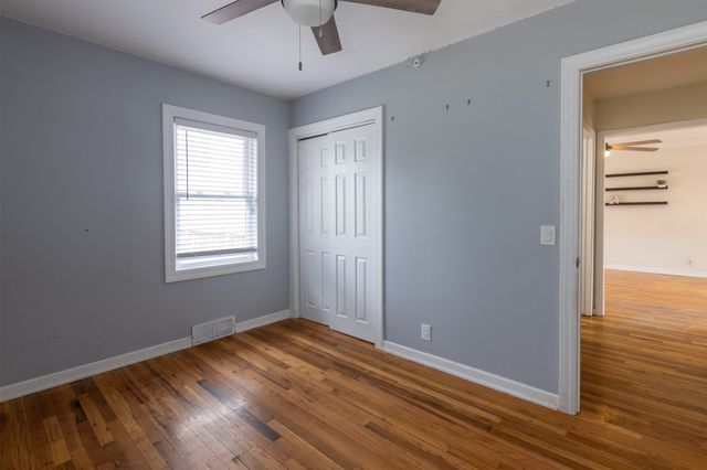 6811 Maryland Drive, Urbandale, IA 50322