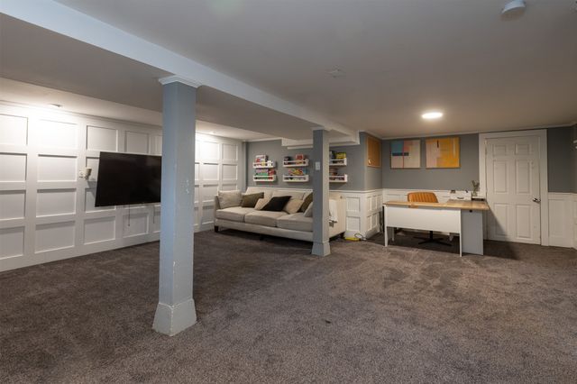 6811 Maryland Drive, Urbandale, IA 50322