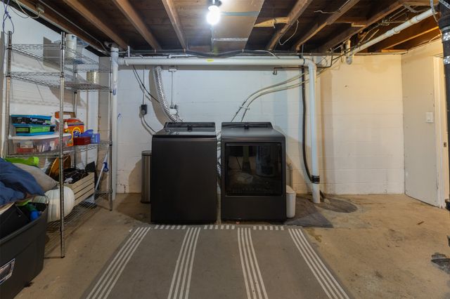 6811 Maryland Drive, Urbandale, IA 50322