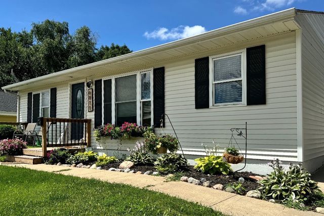 6811 Maryland Drive, Urbandale, IA 50322