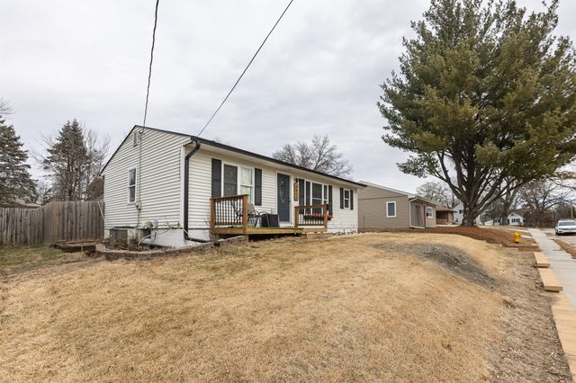 6811 Maryland Drive, Urbandale, IA 50322