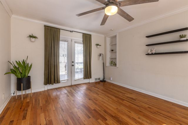 6811 Maryland Drive, Urbandale, IA 50322