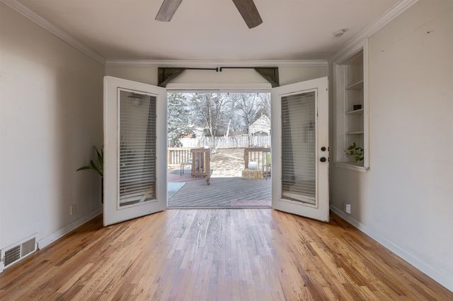 6811 Maryland Drive, Urbandale, IA 50322